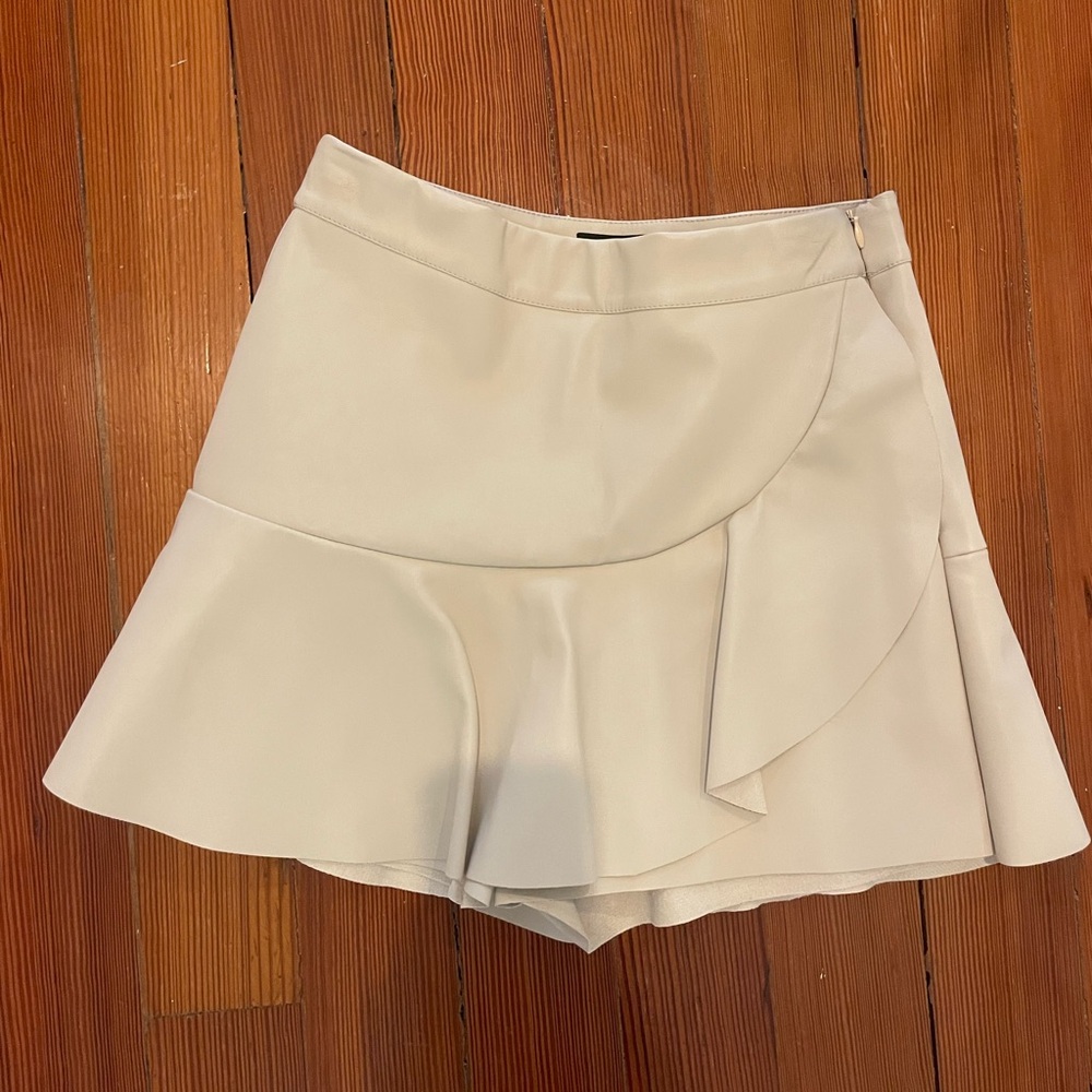 DO+BE Ivory Skort with Ruffle Accent